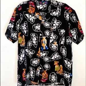Hawaiian Print  Fun Roundy Bay Men's button down shirt.